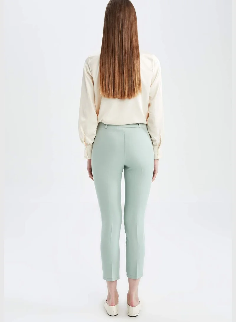ديفاكتو Woman Carrot Fit Trousers