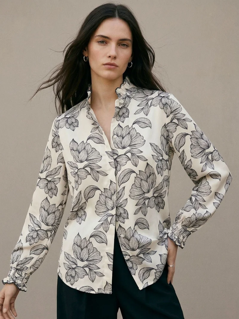 أوجيدر Off White Flowing Floral Collared Satin Blouse