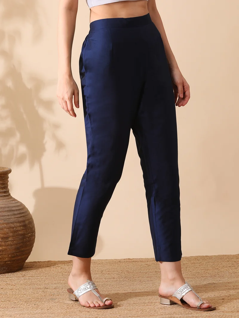 جلو باص بنطلون نسائي قصير مطوي من جلوبس