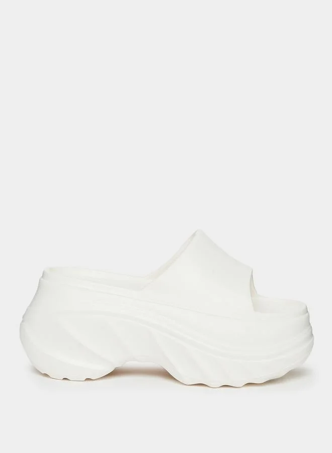 ستايلي شبشب بكعب عريض سادة