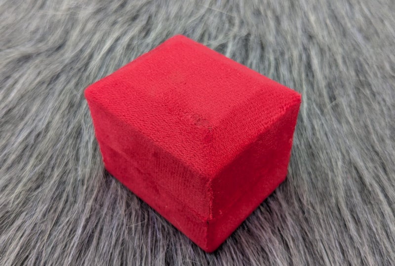 Luxury Soft Velvet Jewelry Box - Suitable for Rings, Pendants and Gifts (Red) - Image 1