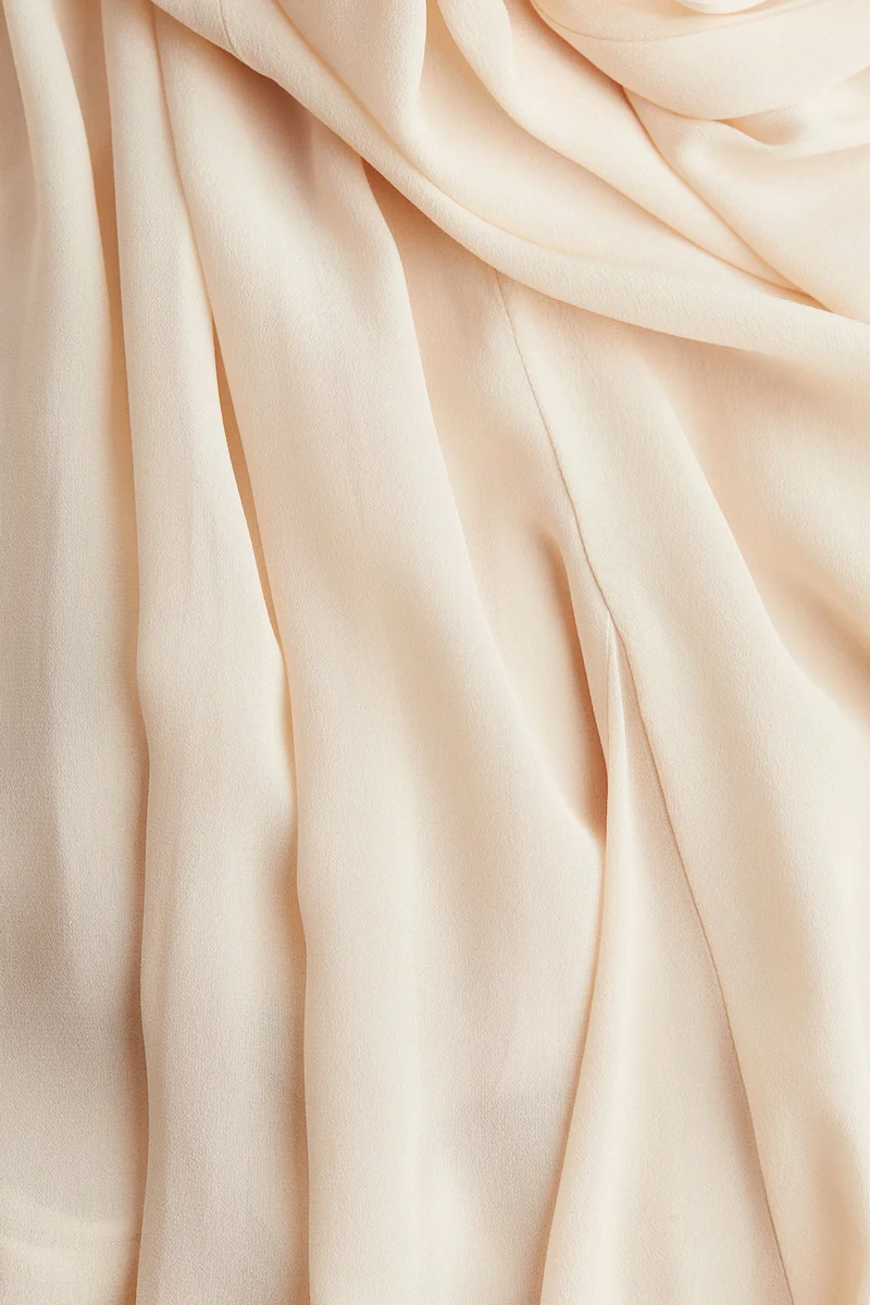 اتش اند ام فستان ماكسي بتنورة شفافة