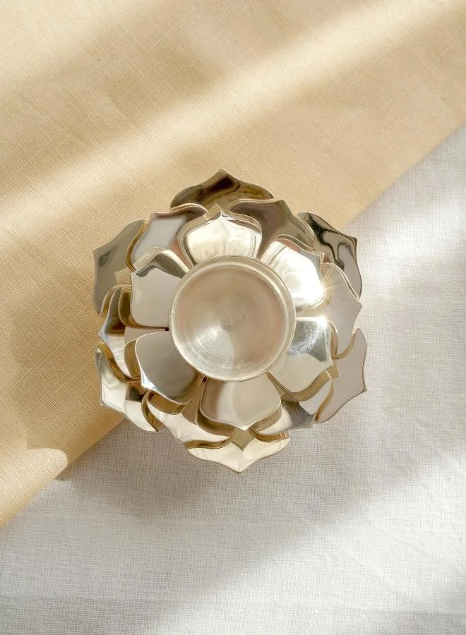 Casa Quesera Bring serenity and elegance to your space with the Silver-Plated Lotus Tealight Holder by Quesera.