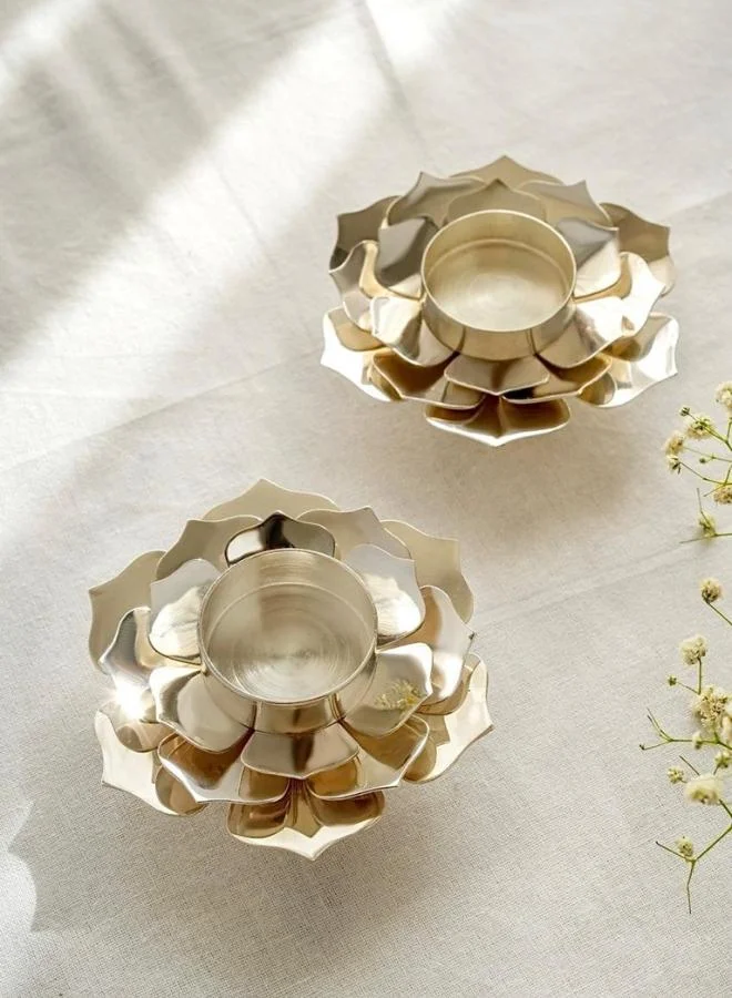 Casa Quesera Bring serenity and elegance to your space with the Silver-Plated Lotus Tealight Holder by Quesera.