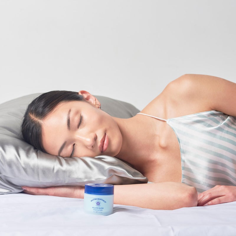 Nu Skin NuSkin NUTRICENTIALS Pillow Glow Sleeping Mask | Overnight Hydration | Bioadaptive Botanical Complex | Red Algae | Apple Extract | Deep Sea Water | Skin Glowing & Pore Minimizing | 2.5 Fl Oz | 1 Pack - Image 4