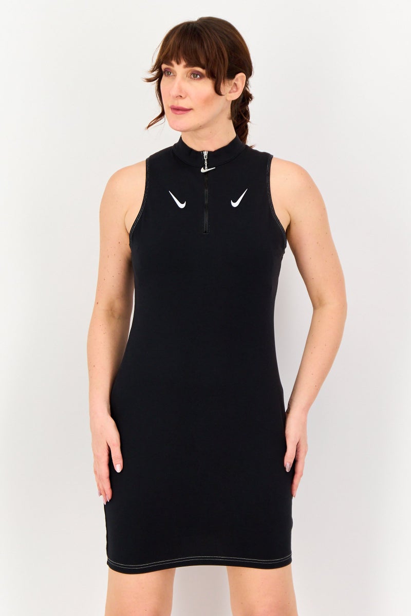 Nike فستان خارجي بدون أكمام للنساء بقصة ضيقة، أسود - Image 1