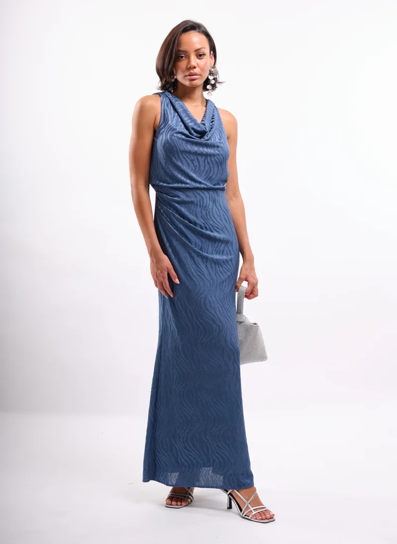 فايا فستان ماكسي بياقة عالية بنقش حيوانات أزرق