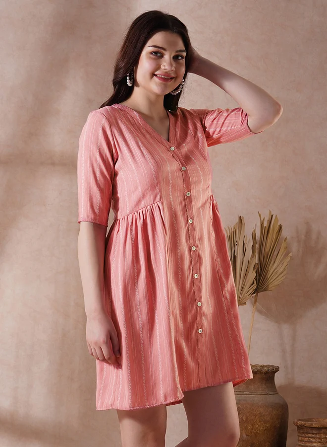 جلو باص فستان قصير بتفاصيل أزرار