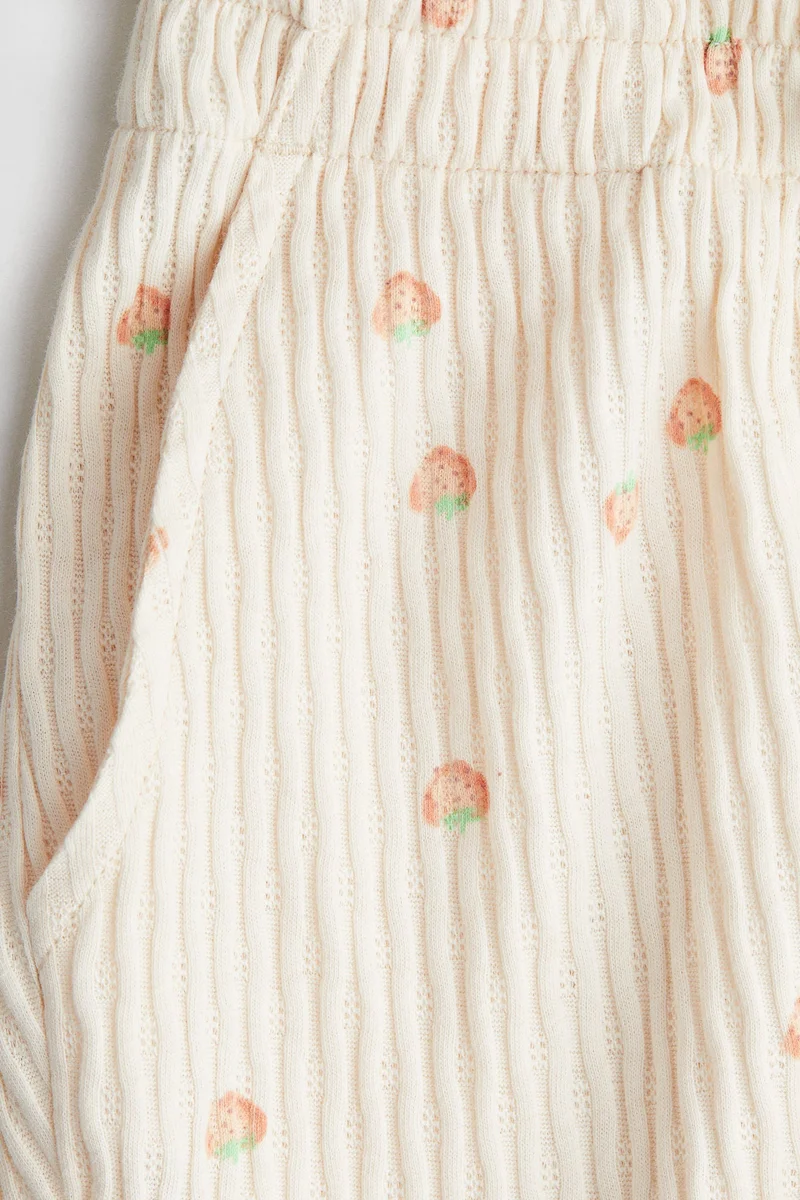 اتش اند ام شورت من نسيج الجيرسيه بنمط بوانتيل