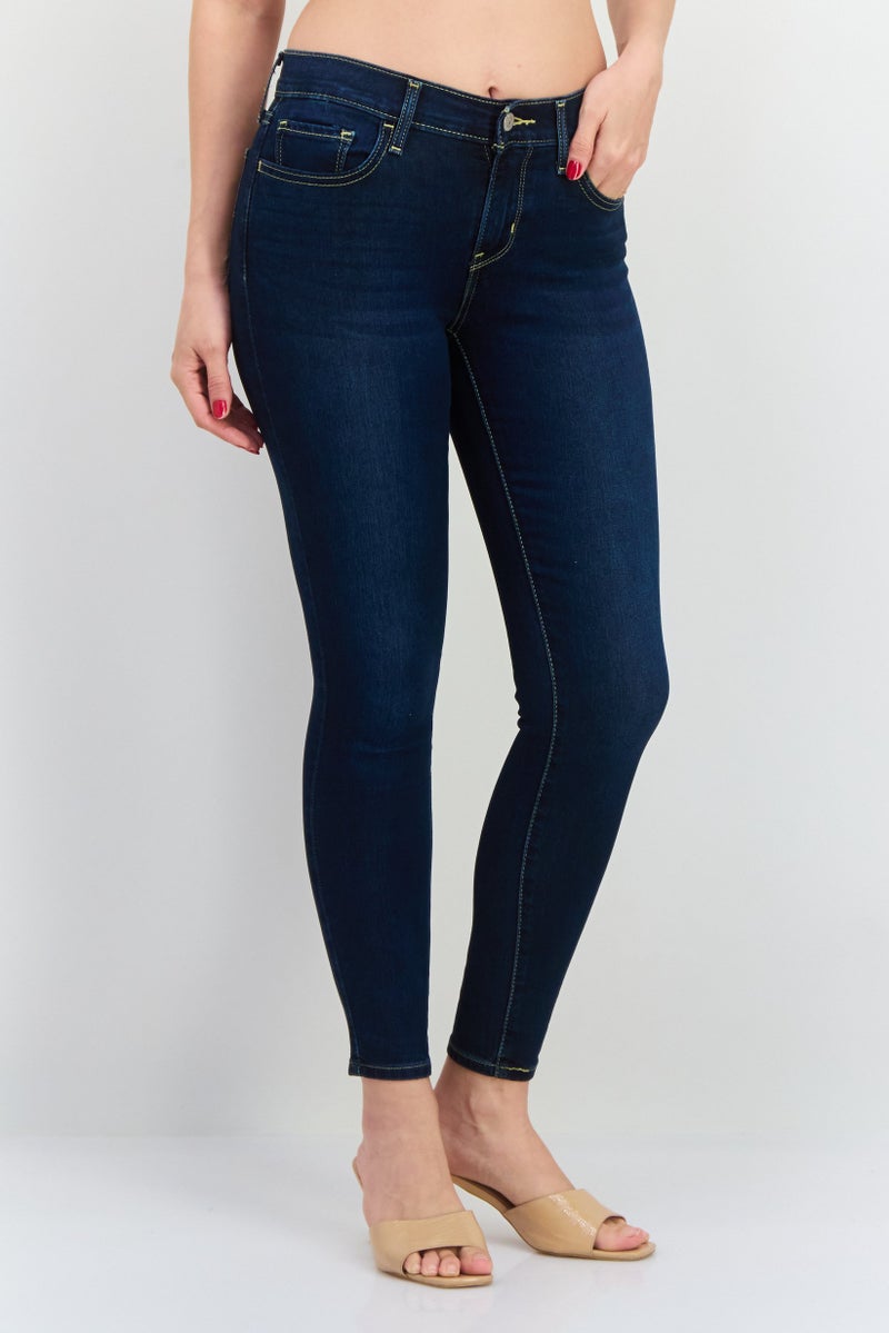 Levi's جينز نسائي سوبر سكينى بخصر متوسط قابل للتمدد، أزرق داكن - Image 1