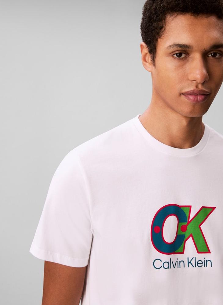 كالفن كلاين تيشيرت قصير بأكمام برسومات شعار - Image 4