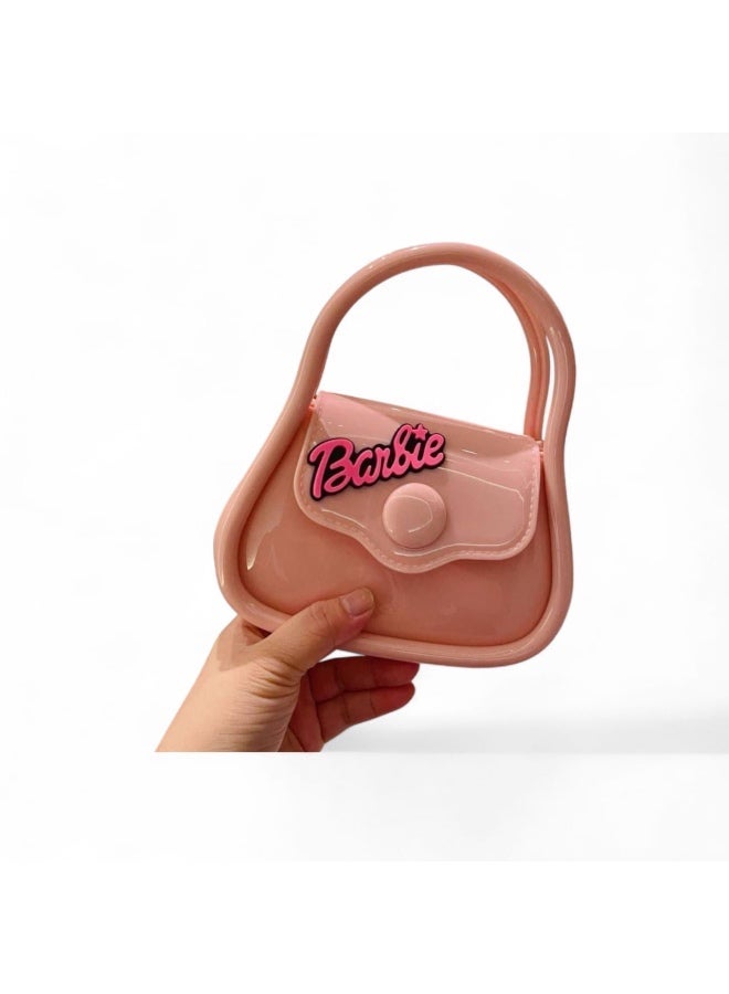 باربي شنطة سيليكون ميني، خامة سيليكون ممتازة ومتينة ومرنة وسهلة التنظيف لتدوم معكِ طويلًا. ألوان متنوعة متوفرة بتشكيلة تخطف العين وتناسب كل الأذواق. - Image 5