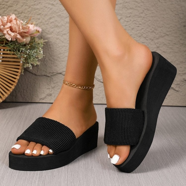 شبشب نسائي صيفي من الفوم بكعب عالٍ وقاعدة سميكة غير قابلة للانزلاق، تصميم عصري خارجي على الطراز الكوري، شباشب شاطئية مخططة باللون الأسود - Image 3