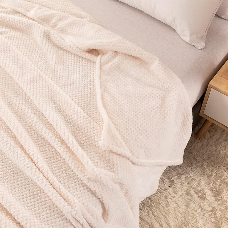 VIDSID Plush blanket, Super Soft and Warm 100 * 150cm Throw Blanket for Couch, Cozy, Fuzzy and Lightweight (Beige 100 * 150cm) - Image 4