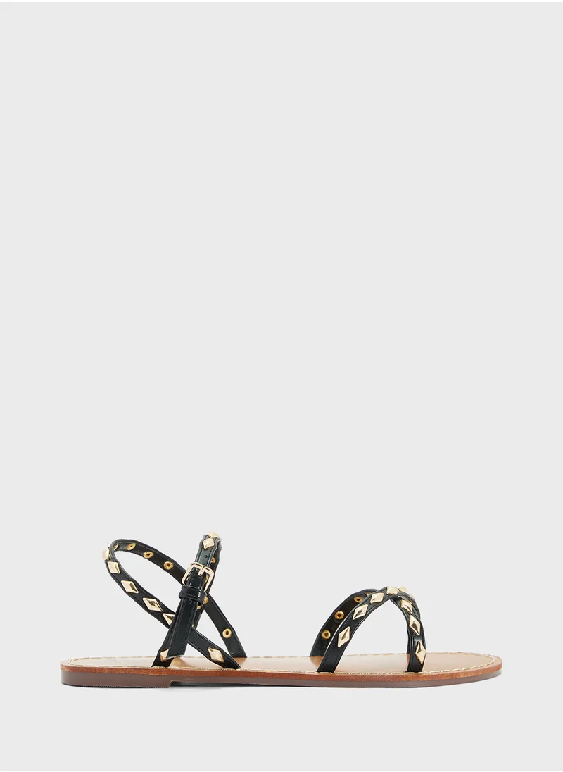 جينجر Crossover Strap Flat Sandal