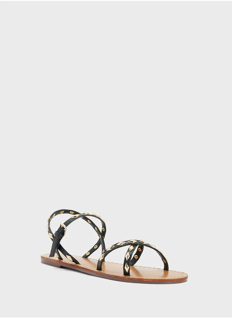 جينجر Crossover Strap Flat Sandal