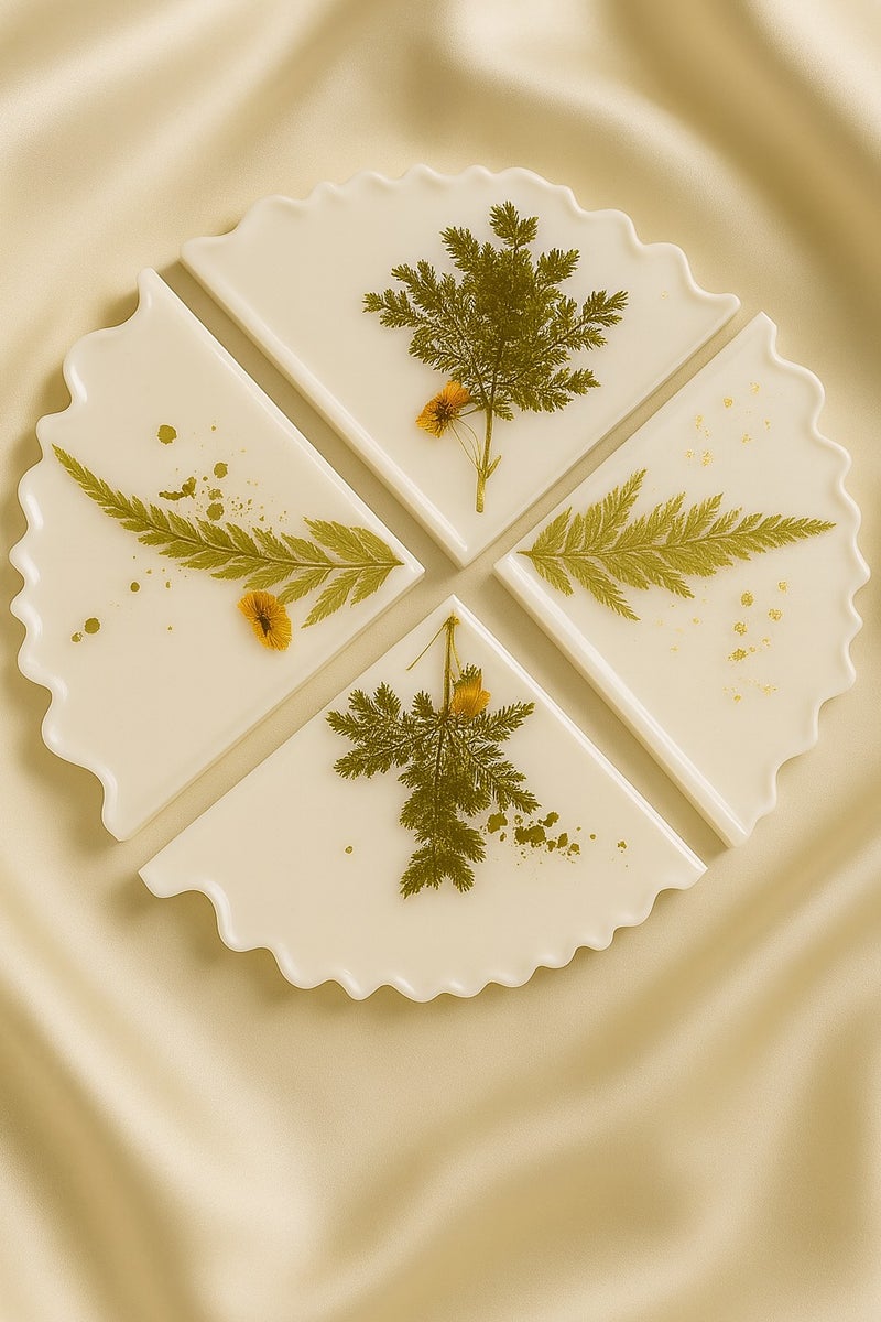 Ready For Chai مجموعة coasters من الراتنج اليدوي جاهزة للشاي مكونة من 4 – بيضاء مع زهور مجففة حقيقية - Image 3