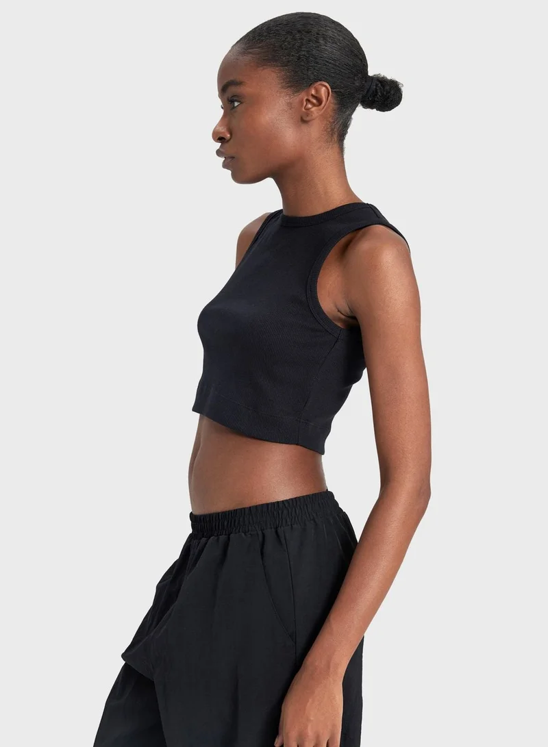 DeFacto  Woman Sleeveless Cropped Fit Knitted Tank Top for Women | Best Price UAE