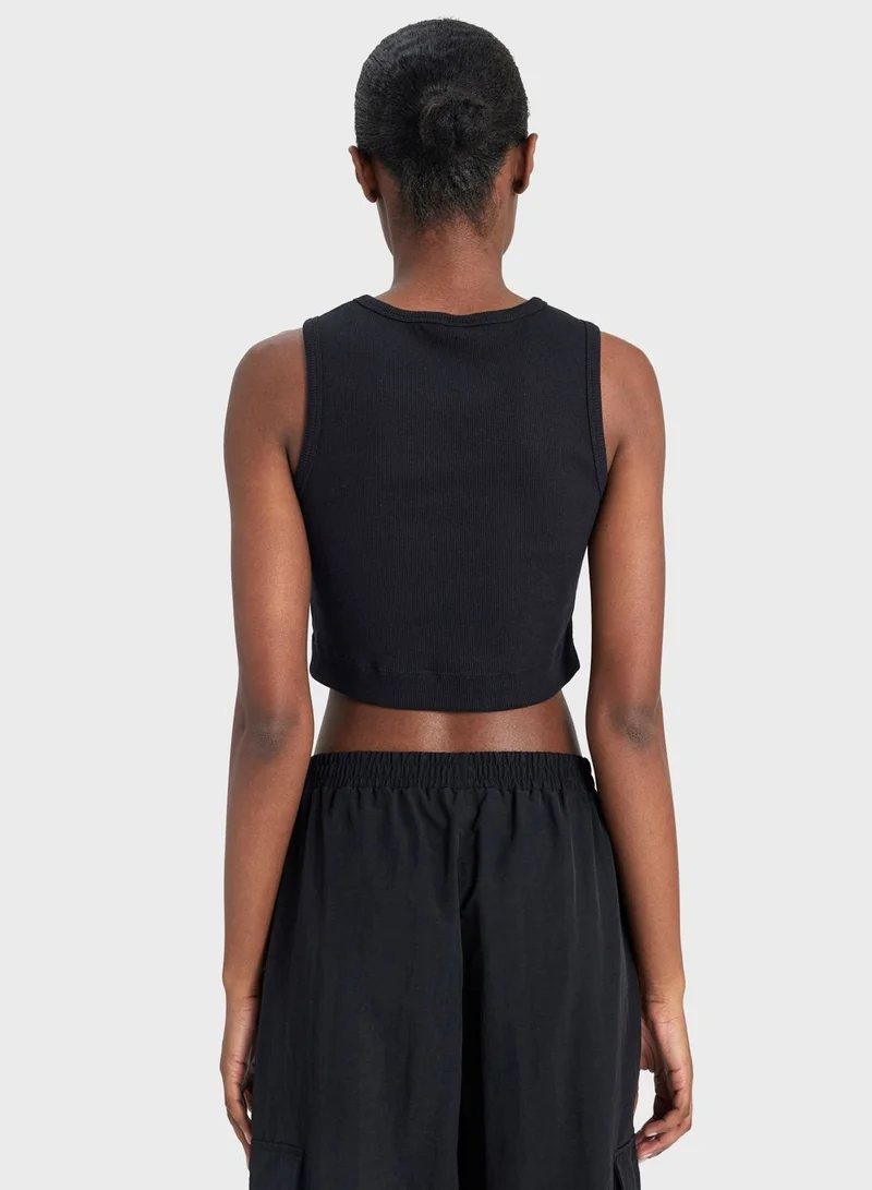 DeFacto Woman Sleeveless Cropped Fit Knitted Tank Top