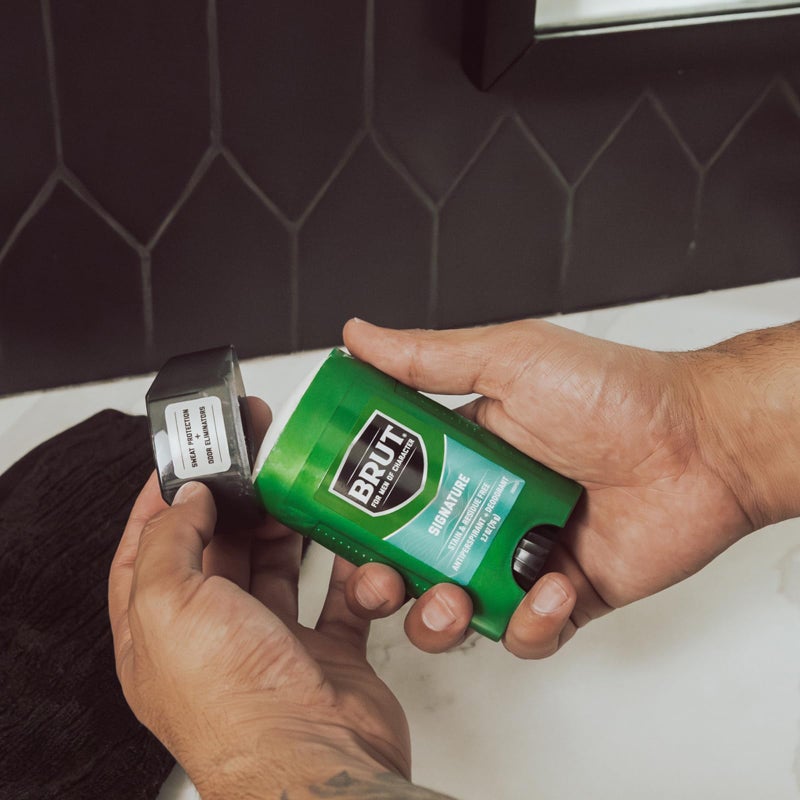 BRUT رائحة برت سينيجر مضاد للتعرق ومزيل العرق - عصا مزيل عرق معطرة للرجال - حماية قوية من العرق - يقضي على الروائح - 2.7 أونصة - Image 4
