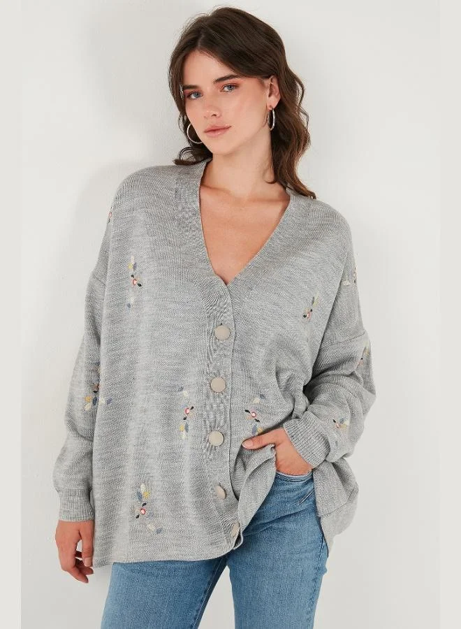 ليلا كارديجان نسائي ليلا مطرز بالزهور بقصة واسعة وفتحة رقبة على شكل  وأزرار