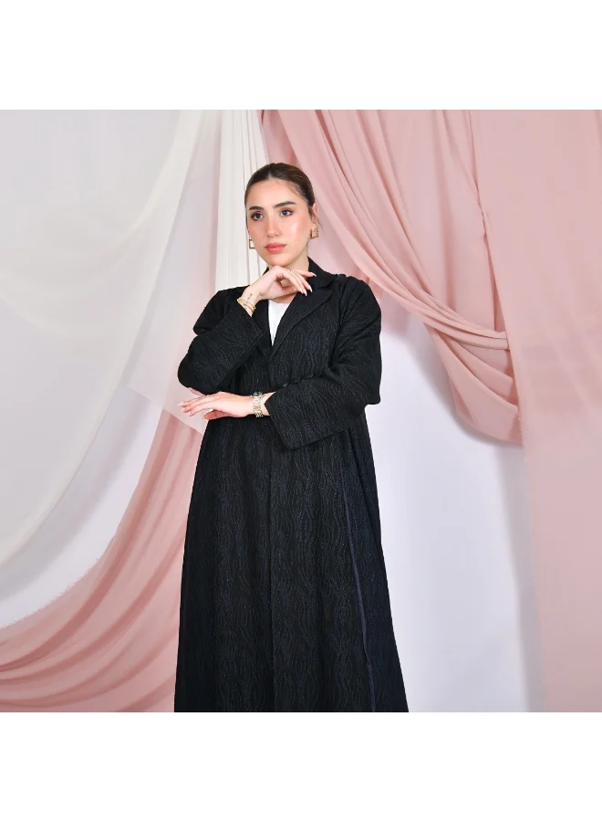 HAWRAA ABAYA Formal abaya in navy blue jacquard fabric, decorated with buttons.
