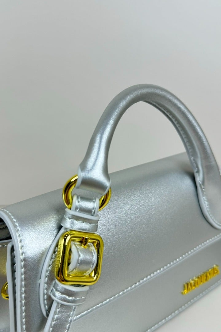 Jacquemus  حقيبة يد طويلة من Le Chiquito حقيبة يد طويلة من الجلد مع حزام كروس بودي - Image 4