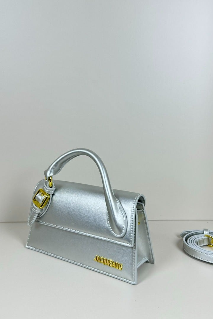 Jacquemus  حقيبة يد طويلة من Le Chiquito حقيبة يد طويلة من الجلد مع حزام كروس بودي - Image 3