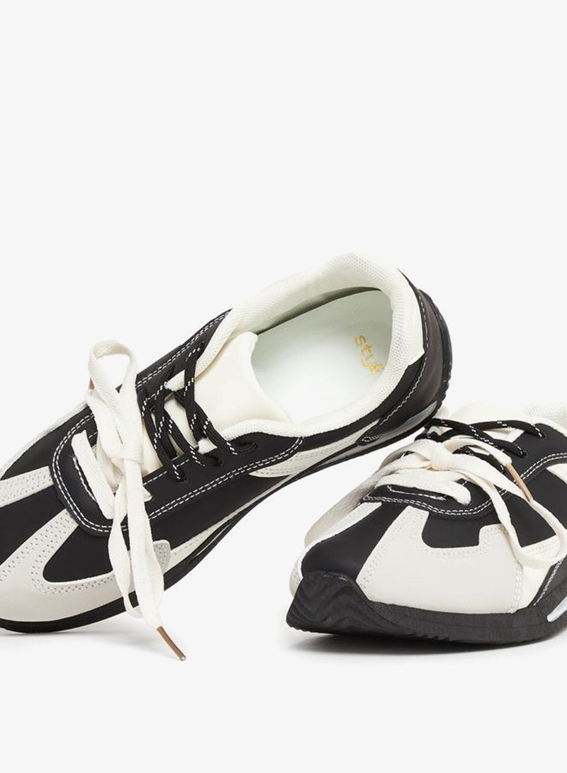 ستايلي اكتيف حذاء رياضي برباط بتصميم كتل ألوان ودانتيل - Image 3