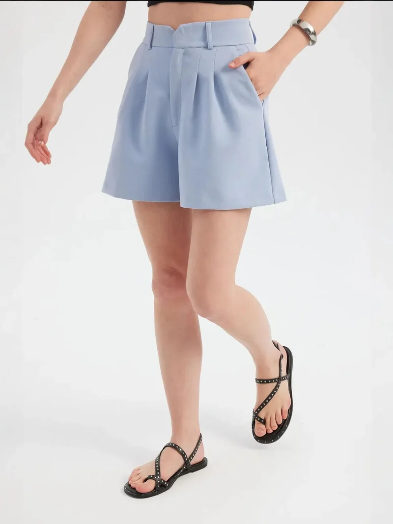 زوبعة شورت واسع بخصر مرتفع وطيات