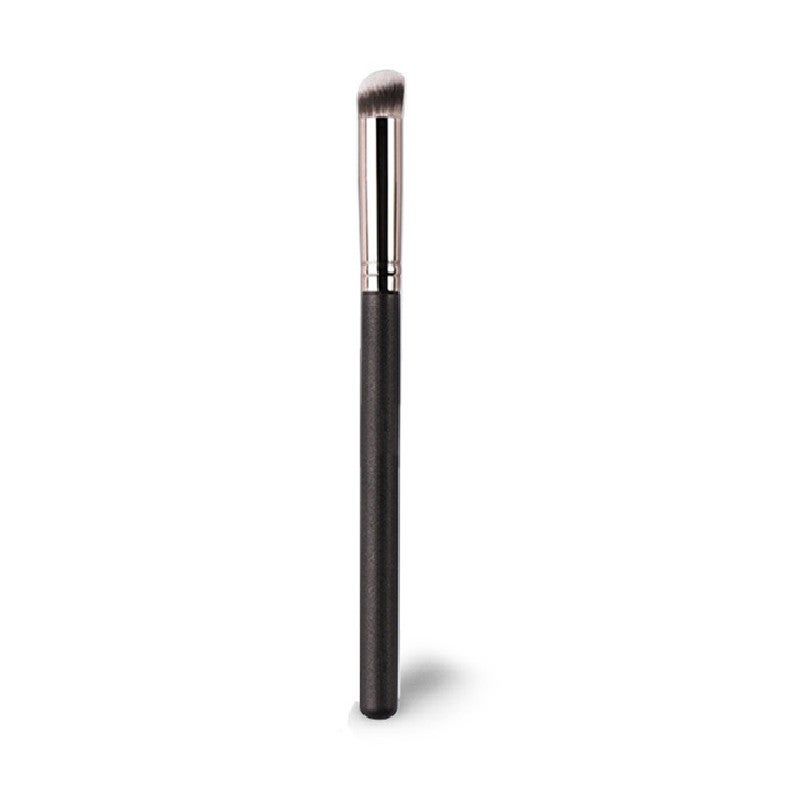 270 Concealer Brush – Nylon Bristles with Wooden Handle for Makeup Application - Image 1