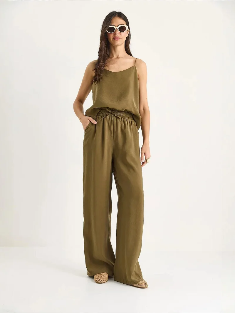 بيانكو لوتشي طقم قطعتين بأكمام طويلة وياقة على شكل حرف