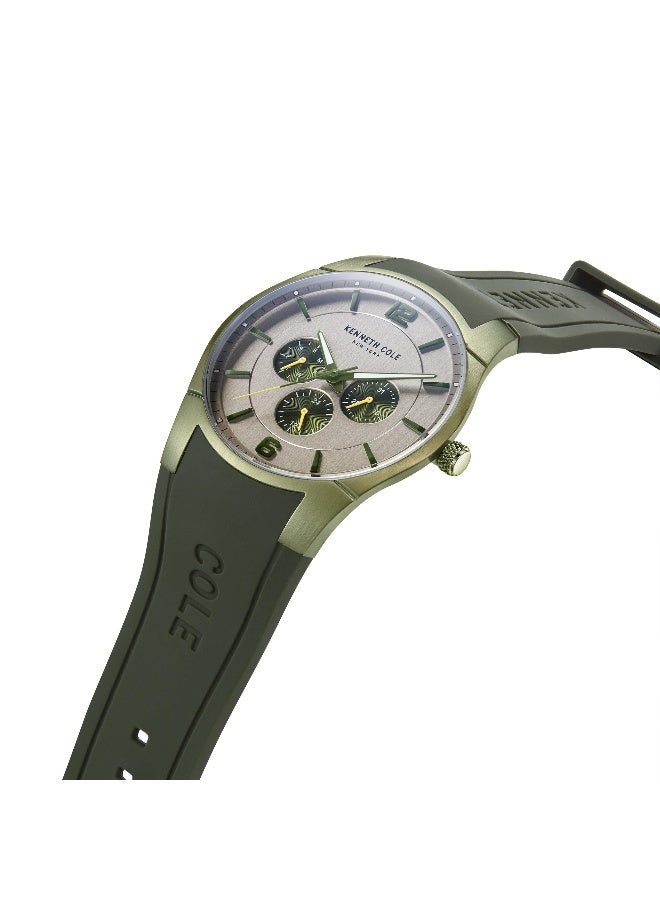 Kenneth Cole New York ساعة أنالوج رياضية عصرية للرجال بقرص رمادي دافئ وحزام سيليكون زيتوني - 42 مم - Image 2