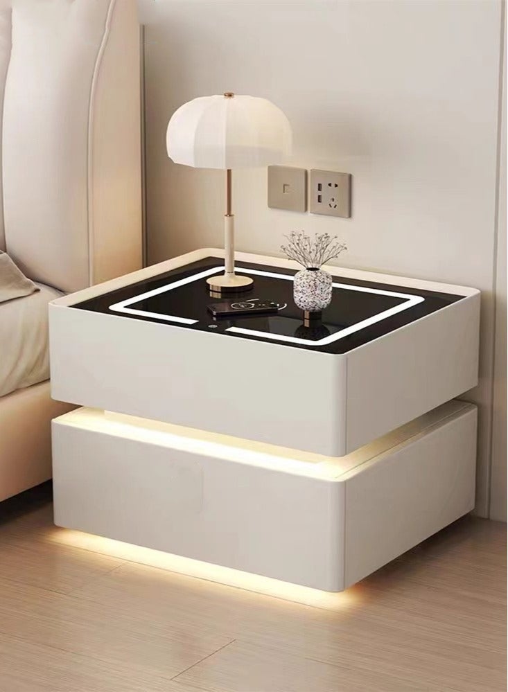 كوتيس طاولة سرير ذكية من قطعة واحدة، طاولة أريكة، طاولة جانبية لغرفة النوم، متعددة الوظائف، شحن لاسلكي، إضاءة قابلة للتعتيم ومكبر صوت بلوتوث، خشب/جلد، أبيض، 50×40×48 سم - Image 1