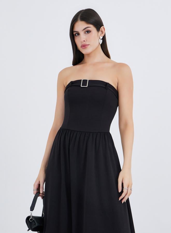 Styli Bandeau Neck A-Line Maxi Dress with Buckle Detail - Image 3
