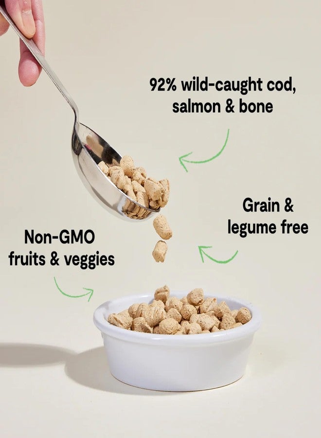 Open Farm أوبن فارم، طعام قطط مجفف بالتجميد، قطع وجبة كاملة أو مكافآت للقطط مع 92% لحم، أعضاء وعظام، وصفة سمك السلمون وسمك القد البري، كيس 9 أونصة - Image 2