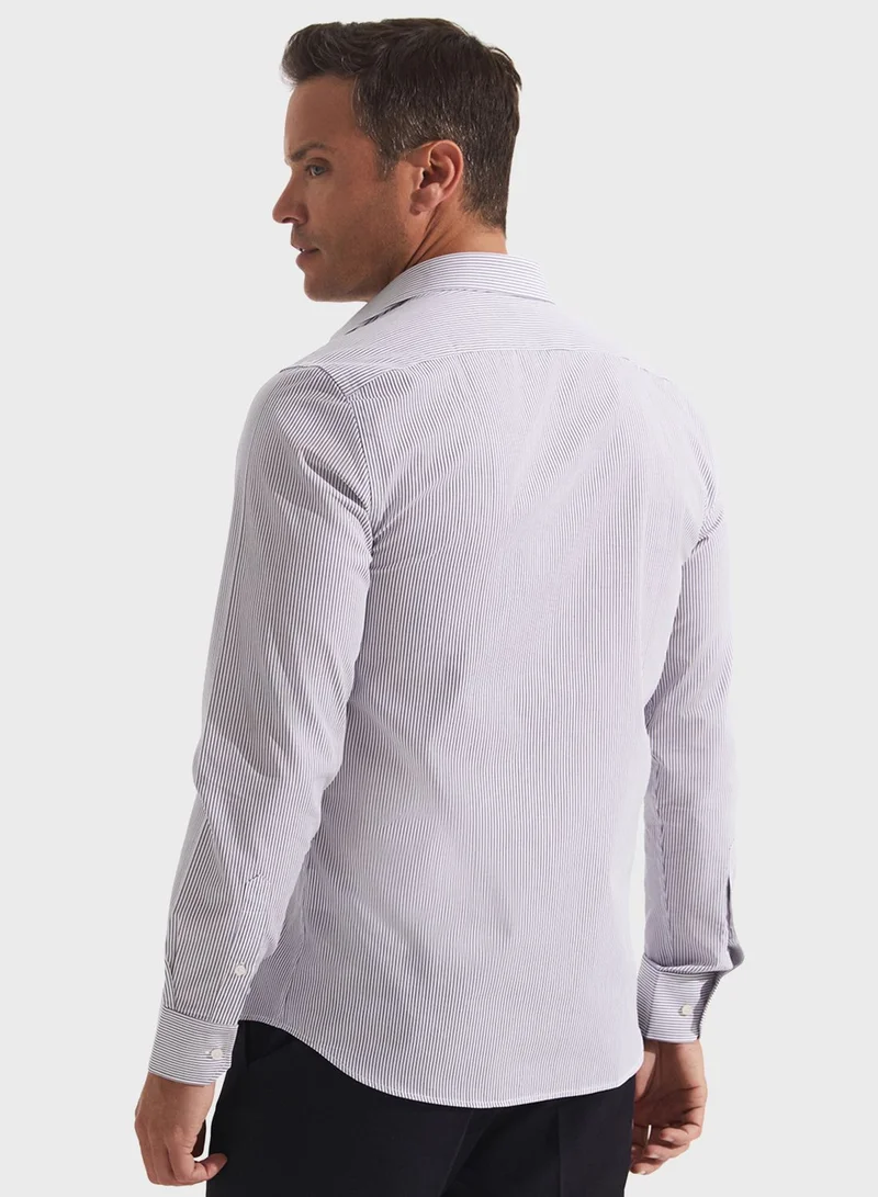 جون قميص مخطط بقصة ضيقة