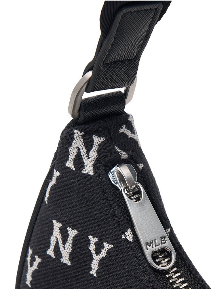 إم إل بي حقيبة كتف كلاسيكية من قماش الجاكار تحت الإبط من نيويورك يانكيز باللون الأسود - Image 5