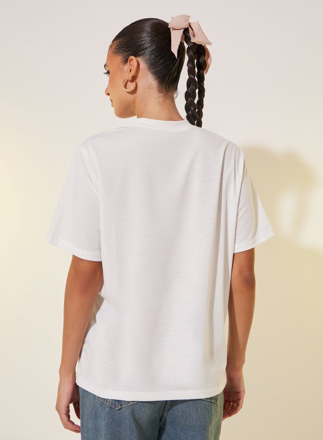 تايك تو تيشيرت مطرز بياقة مستديرة بقصة عادية - Image 4
