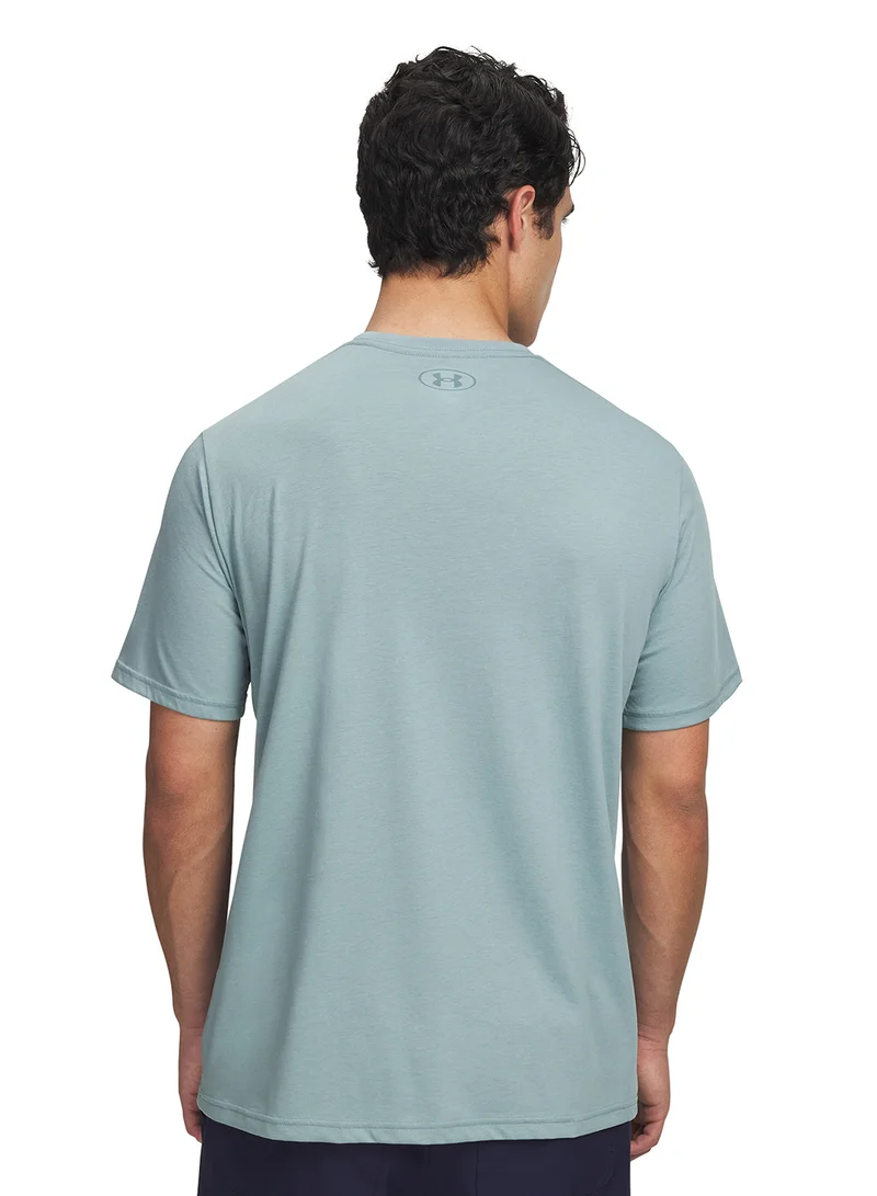 اندر ارمر تيشيرت بشعار على الصدر الأيسر