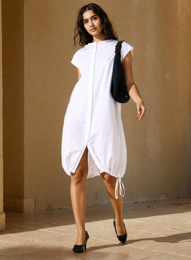 ايكونيك فستان بأزرار بتصميم أيقوني مع رباط