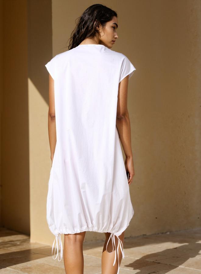 ايكونيك فستان بأزرار بتصميم أيقوني مع رباط - Image 3