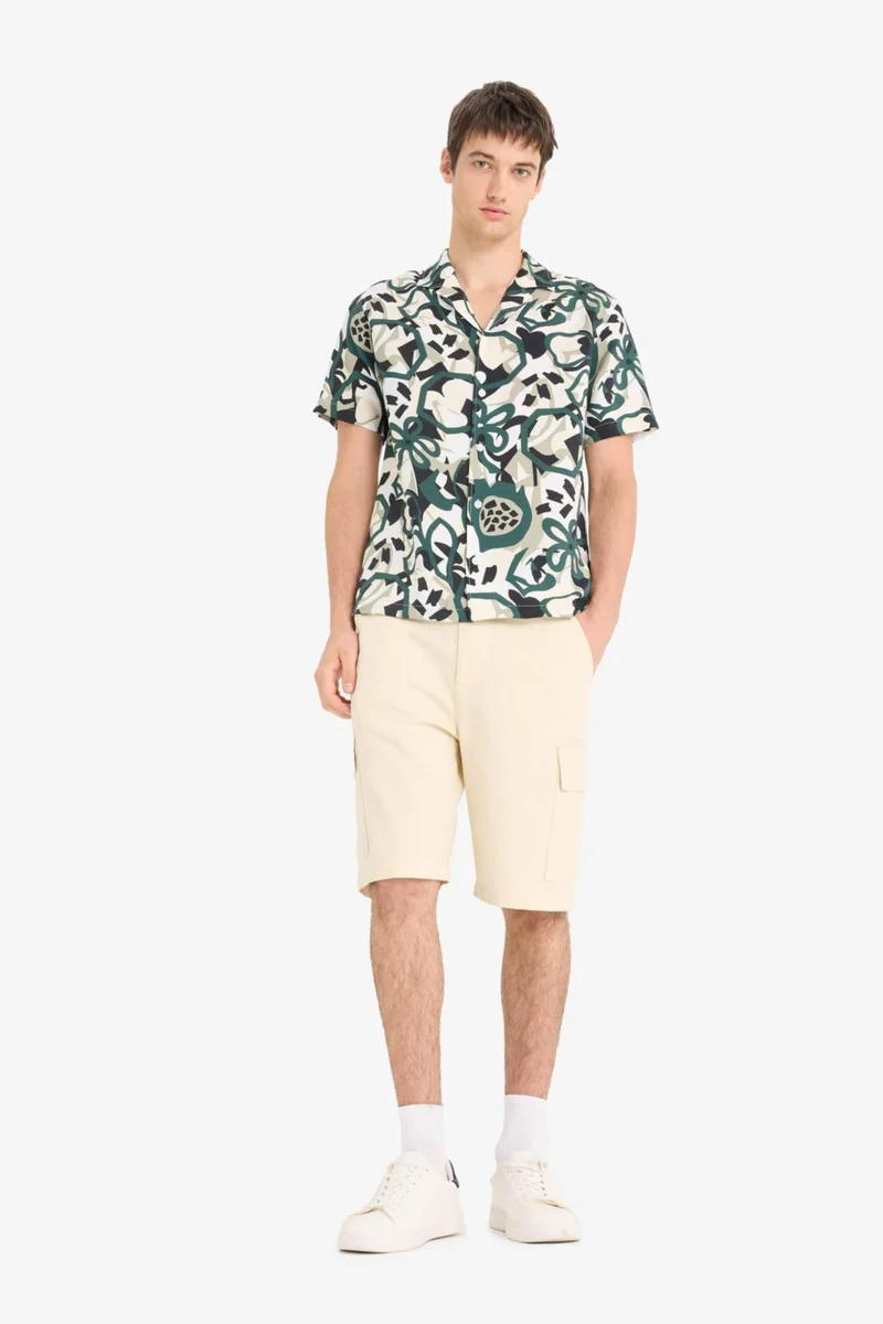 ديفاكتو Regular Fit Apache Neck Printed Short Sleeve Shirt