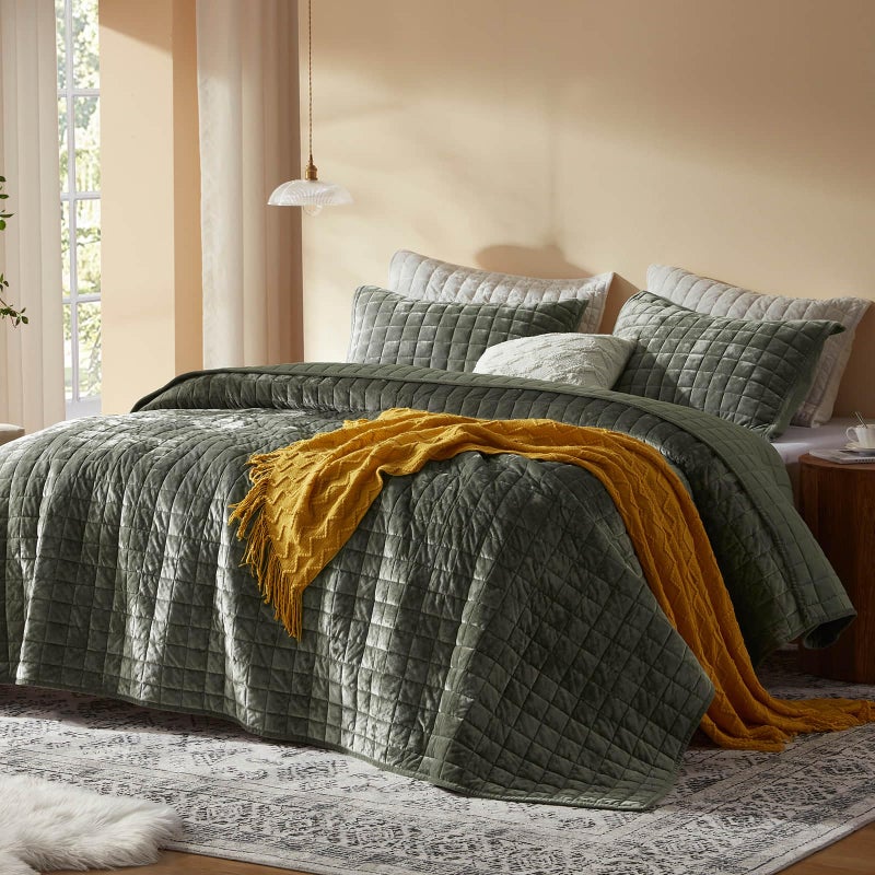 LEAONME Velvet Quilt California King-118''x106'', Lightweight Olive Green Velvet Comforter Set with 2 Pillow Shams, Soft Oversized Bedspread Coverlet Quilted Bedding Set for All Season - Image 2