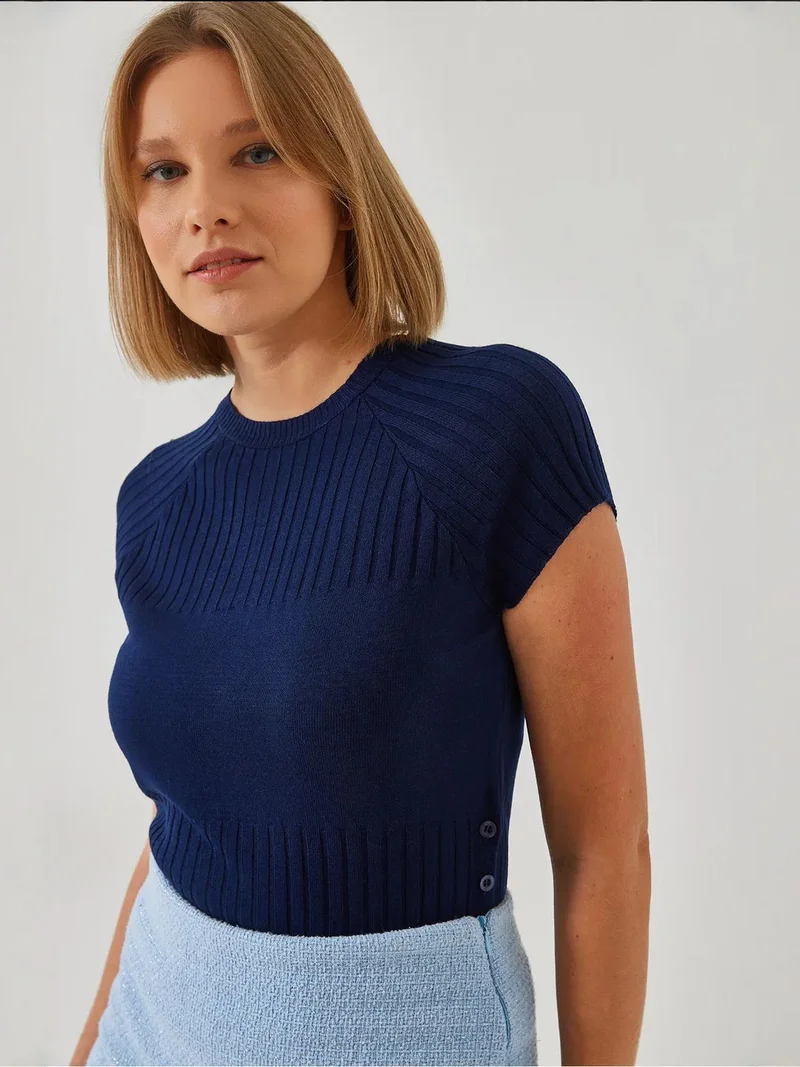 Bianco Lucci LUCCI Textured Knitwear Sweater with Button Closure