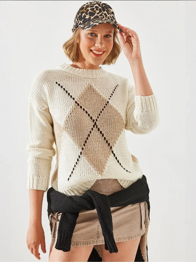 LUCCI Geometric Pattern Knit Sweater with Crew Neck