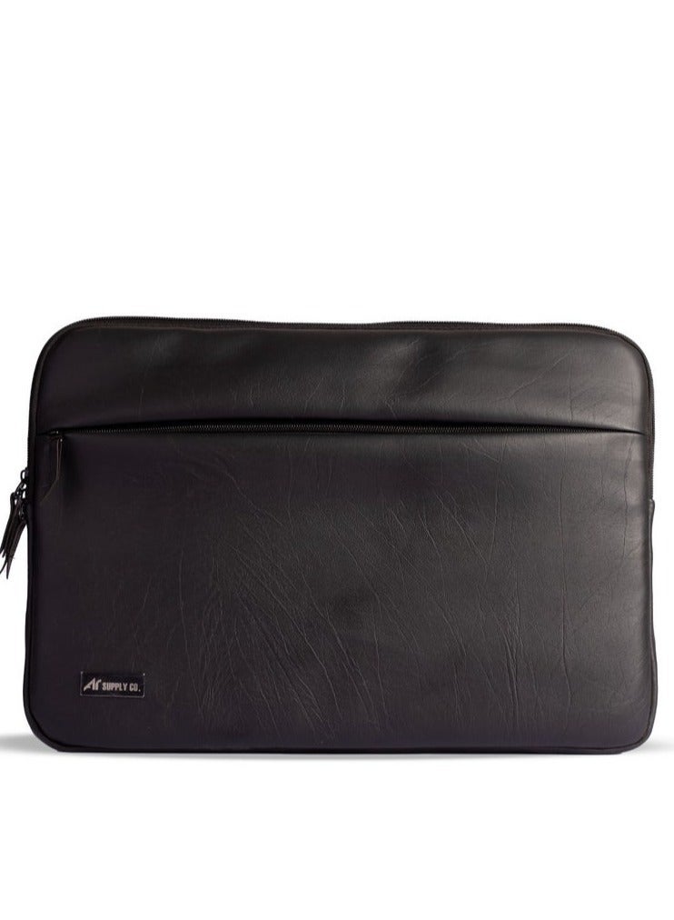 ايه ار سابلاي Ar Leather Sleeve من Arij Bags | جراب لابتوب عملي بخامة جلد صناعي، حماية ضد الخدوش والصدمات، جيب رئيسي للابتوب، جيب أمامي إضافي للاستخدام اليومي  (أسود) - Image 1