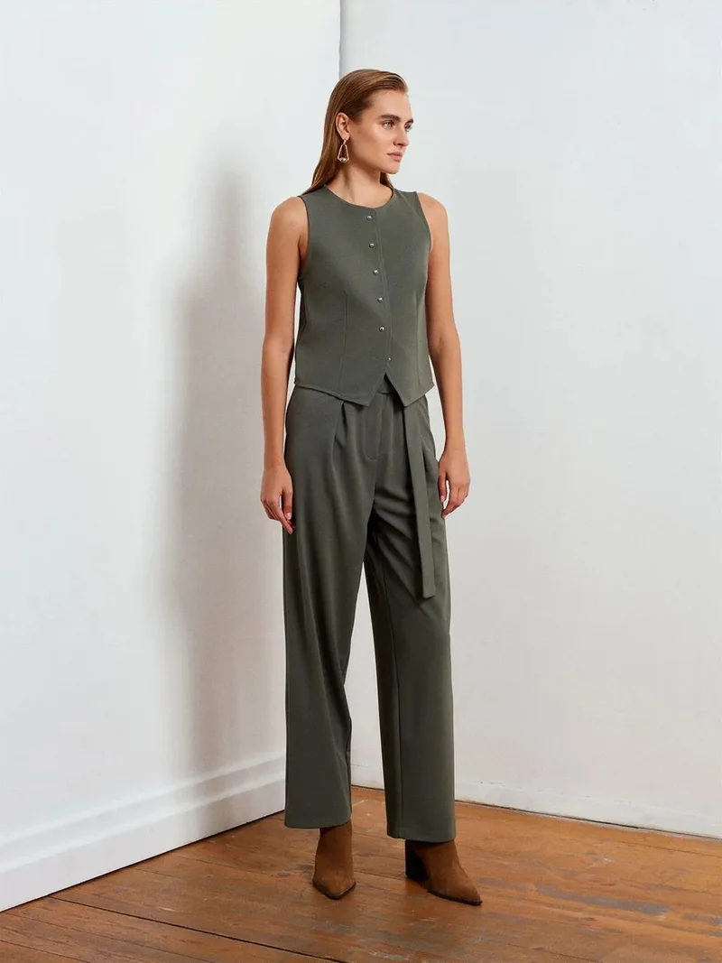 ديلفين Dilvin High-Waist Wide-Leg Crepe Trousers