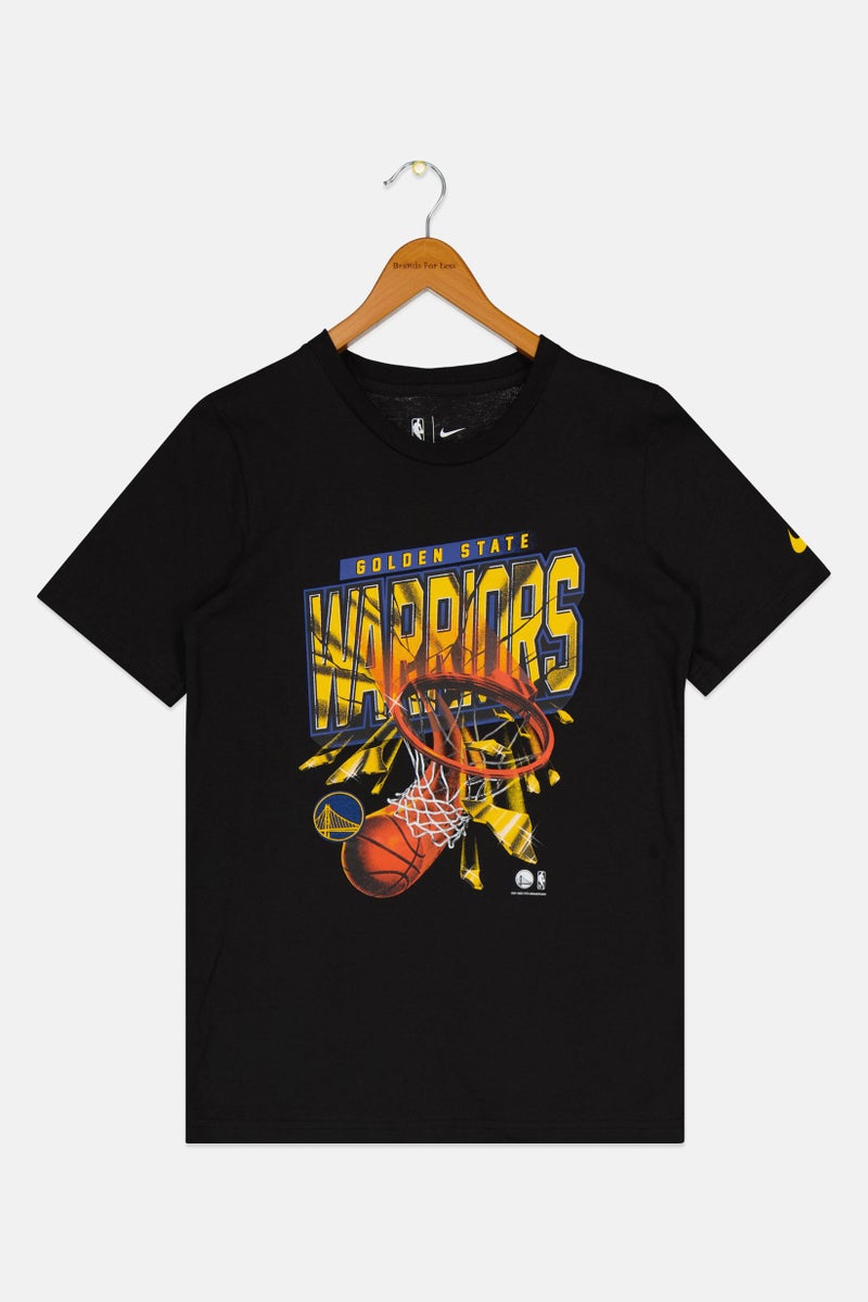 Nike تي شيرتات رياضية قصيرة الأكمام للأطفال من نايك × NBA، فريق ووريورز، باللون الأسود - Image 1