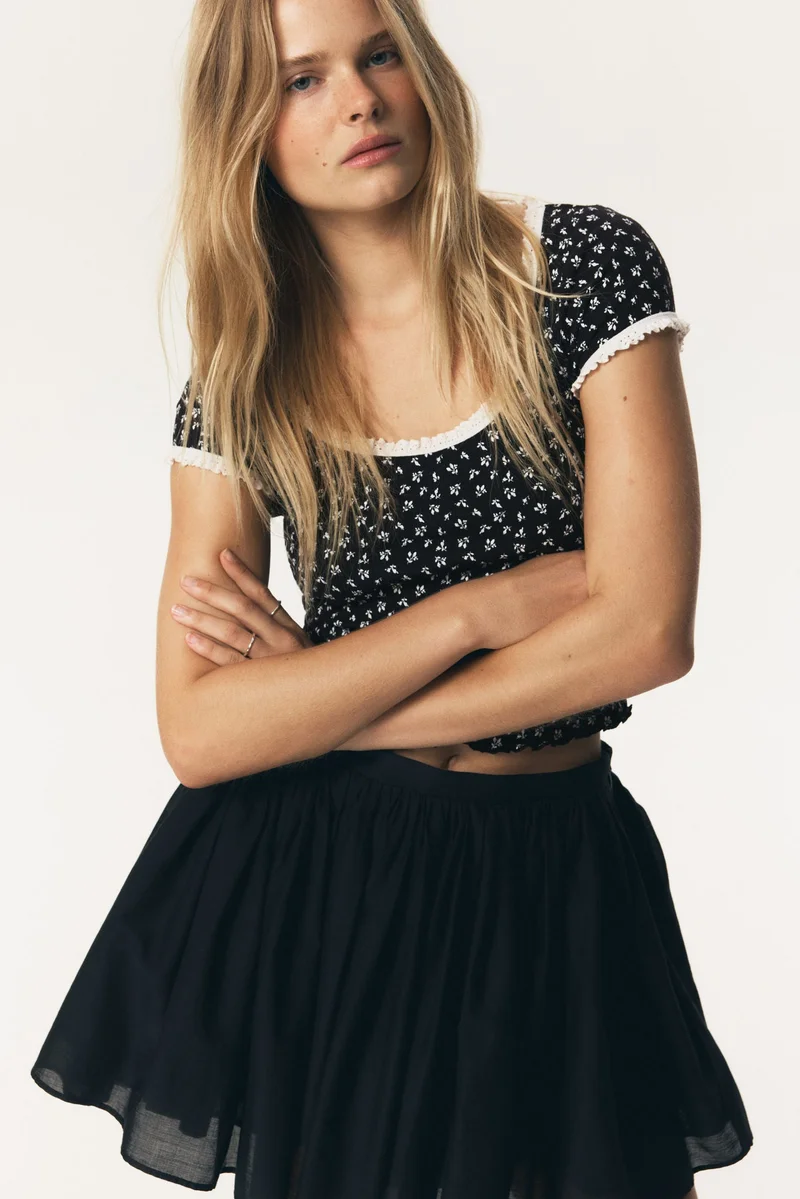 اتش اند ام بلوزة بحواف دانتيل